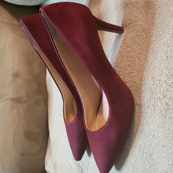 Suede Pumps - Picture 5 of 7